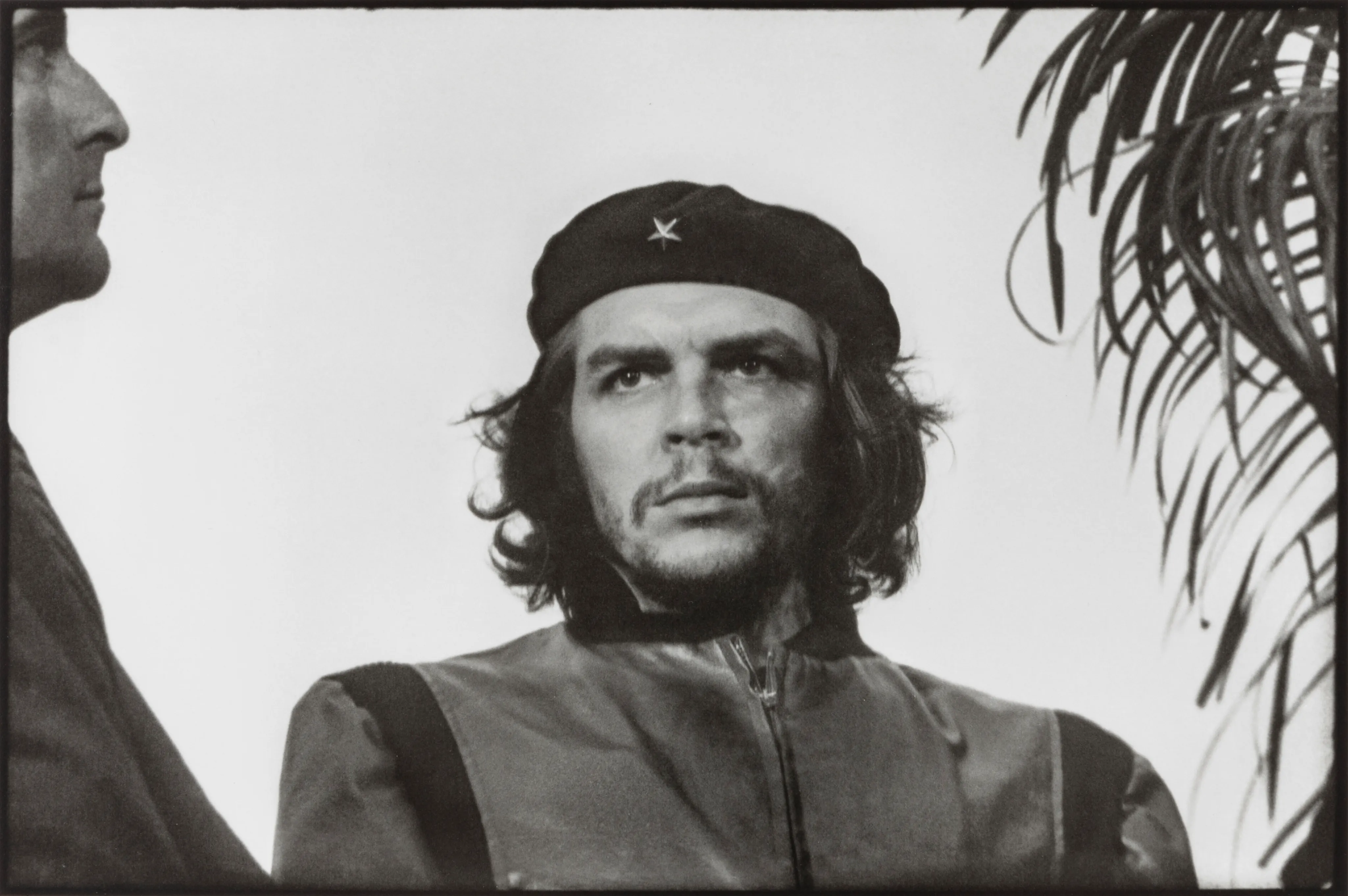 Alberto Korda’s original, uncropped photo of Che Guevara