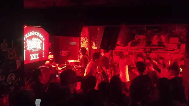 One band playing in School Bar
